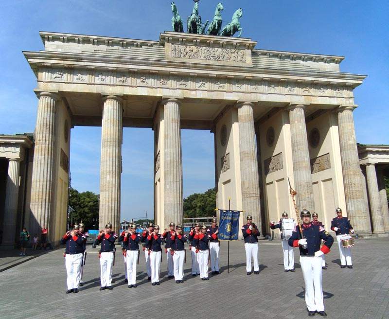 Spielmannszug Pankow e.V. vor dem Brandenburger Tor